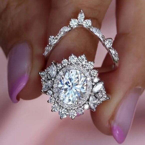 2-piece Wedding Ring Set Oval CZ Crystal Engagement Cubic Zirconia NEW Size 8 - Picture 1 of 5